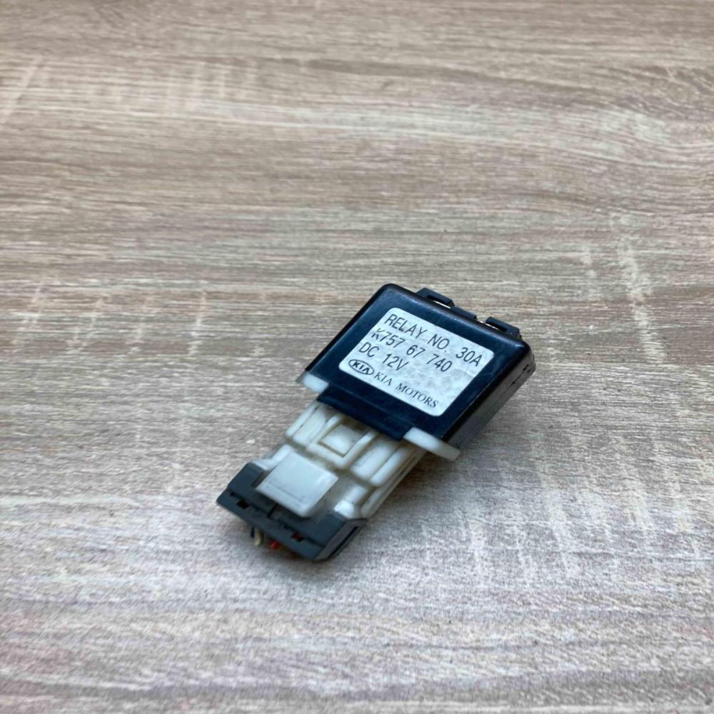 K75767740  With Plug Other relay KIA Carnival