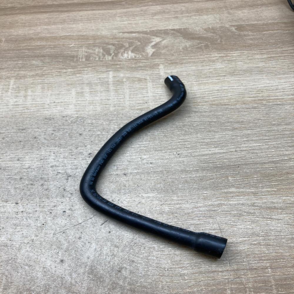 03F103560   Breather/breather pipe/hose Volkswagen Touran II