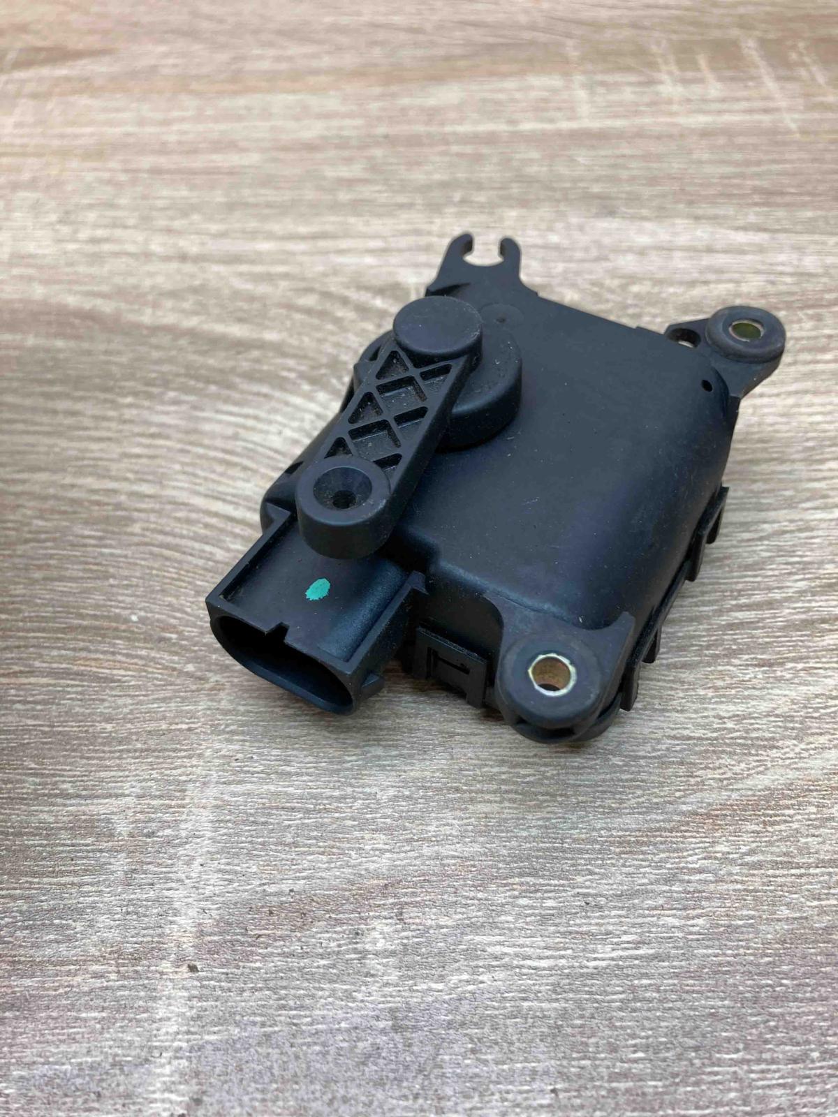 4B1820511A 0132801127  Air flap motor/actuator Audi A6 S6 C5 4B