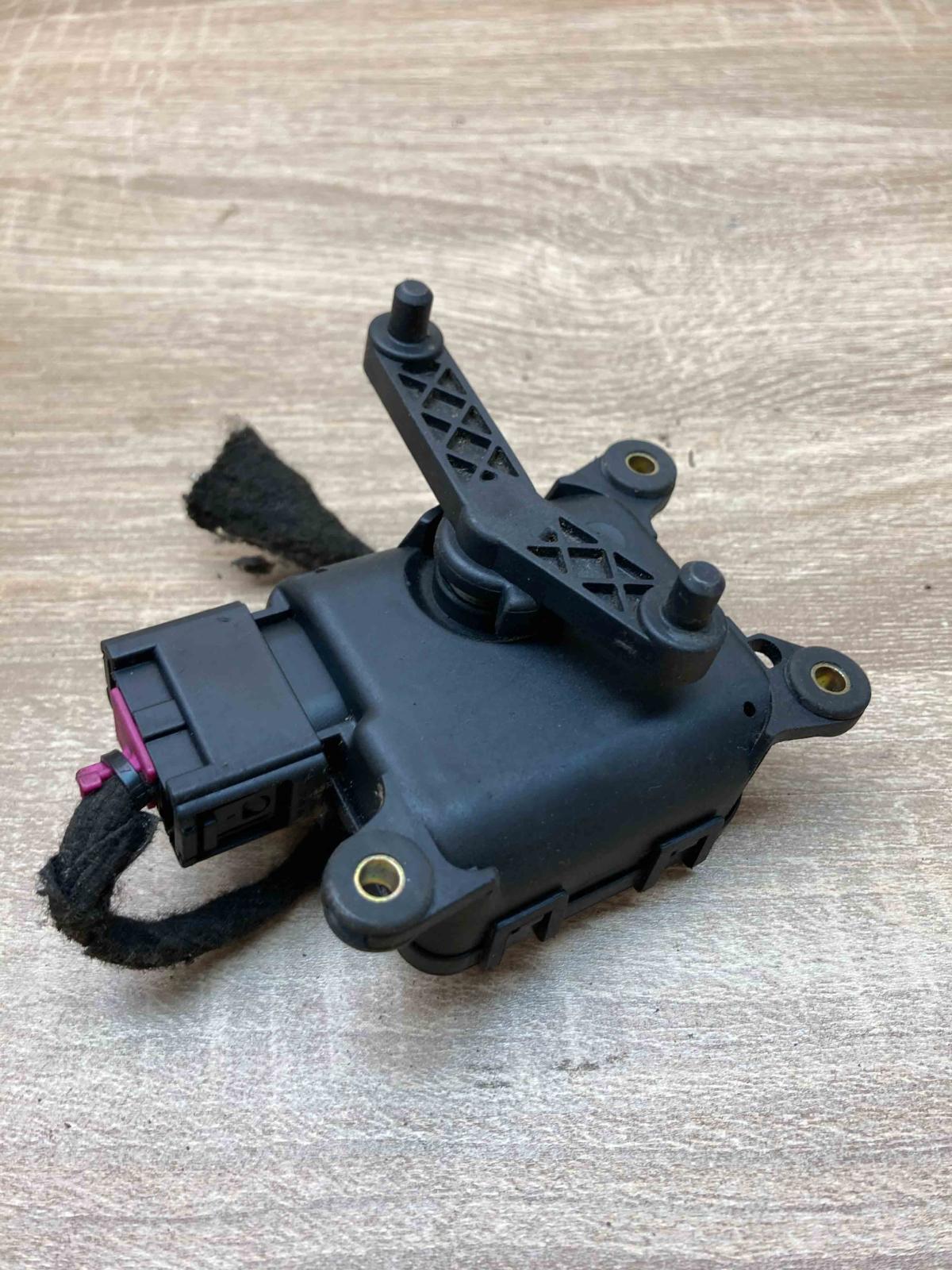 4B1820511D 0132801125 With Plug Air flap motor/actuator Audi A6 S6 C5 4B