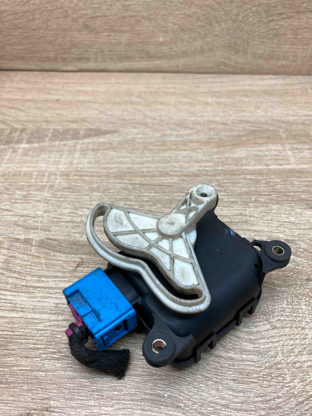 0132801139 116880 0590 With Plug Air flap motor/actuator Audi A6 S6 C5 4B