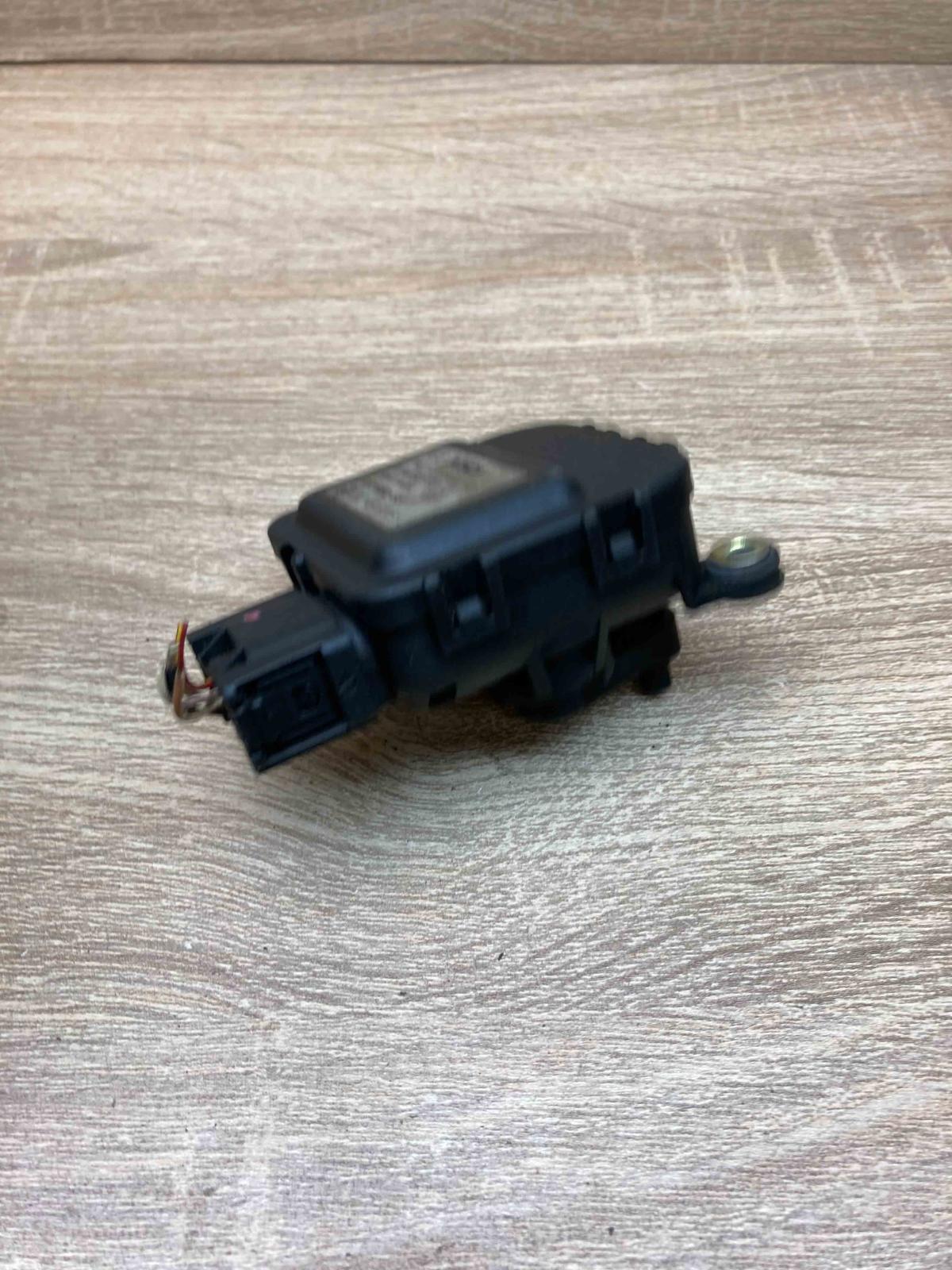 4B1820511L 0132801170 With Plug Air flap motor/actuator Audi A6 S6 C5 4B