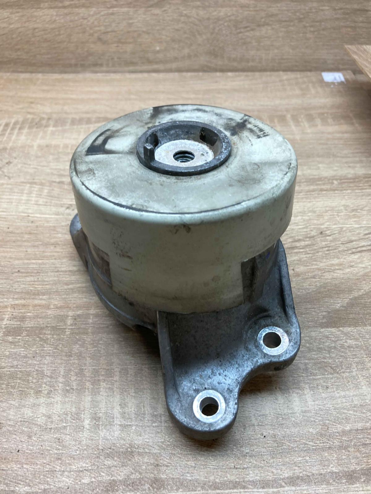 A2052407900   Engine mount bracket Mercedes-Benz GLC X253 C253