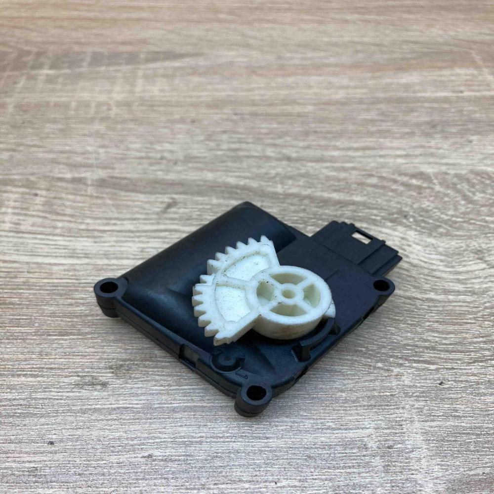 4F0820511F 0132801369  Air flap motor/actuator Audi Q7 4L