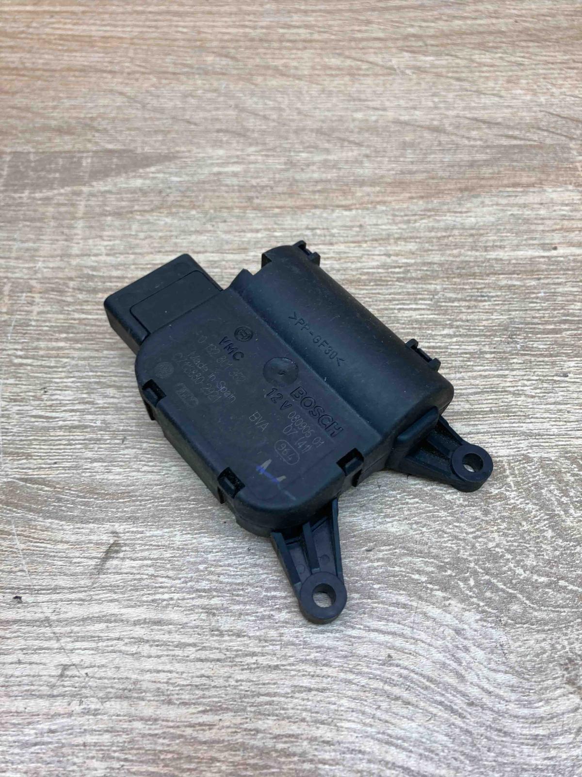 0132801362 CZ116880 2921  Air flap motor/actuator Volkswagen PASSAT B6