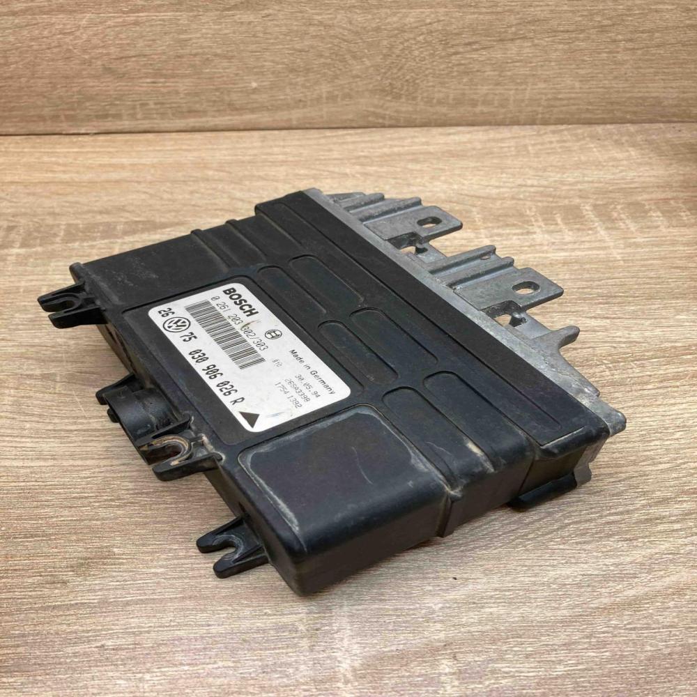 030906026R 0261203302  Engine control unit/module ECU Volkswagen Golf III