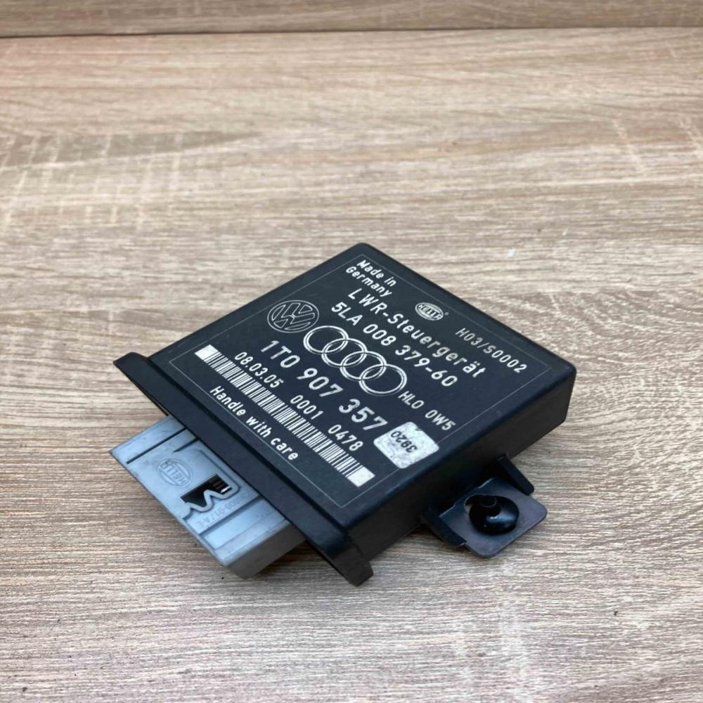 1T0907357 5LA008379  Light module LCM Volkswagen Touran I