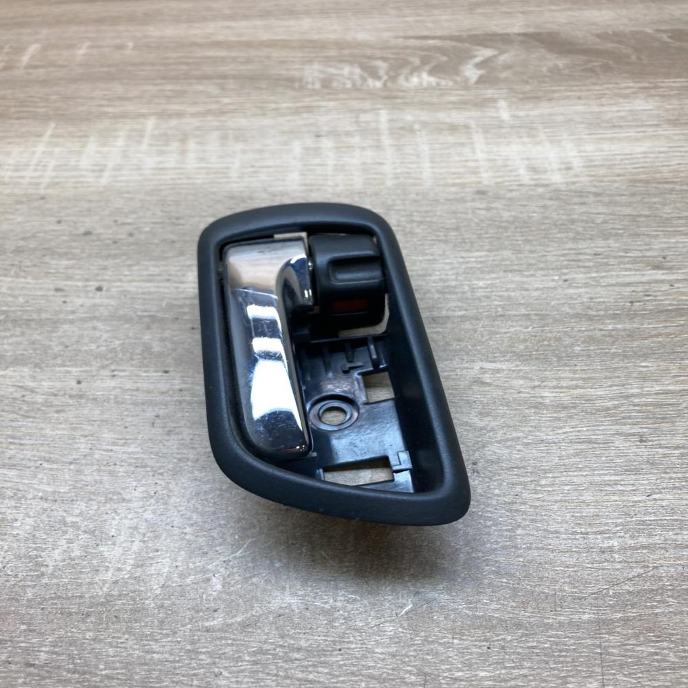 69206 0F010 692060F010  Front door interior handle Toyota Corolla Verso AR10