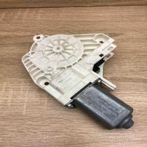8K0959801A   Front door window regulator motor Audi A4 S4 B8 8K