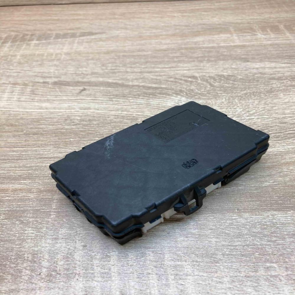 82641 05011 05810530  Fuse box set Toyota Avensis T220