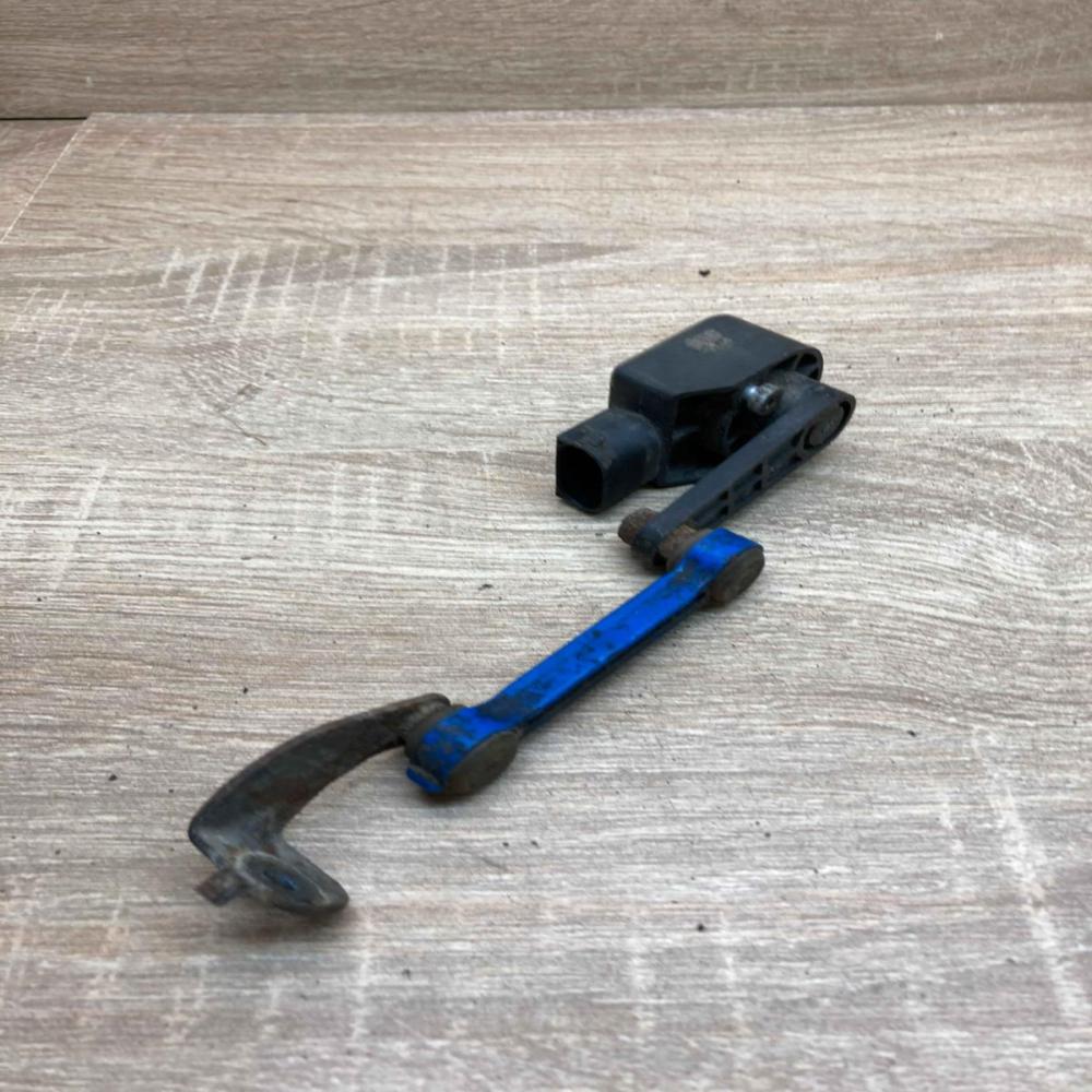 8E0907503 6PM008161  Headlight/headlamp level sensor Audi A4 S4 B6 8E 8H