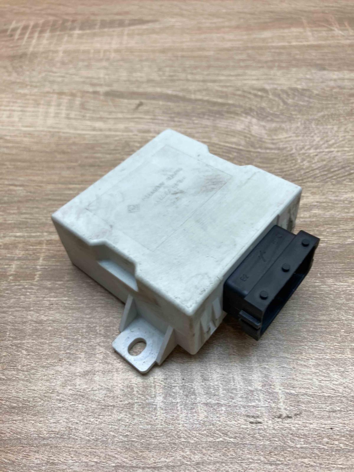 150696   Window wiper relay Toyota Avensis T250