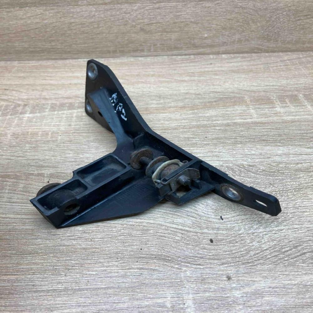 8E0805363  LH Front bumper mounting bracket Audi A4 S4 B7 8E 8H
