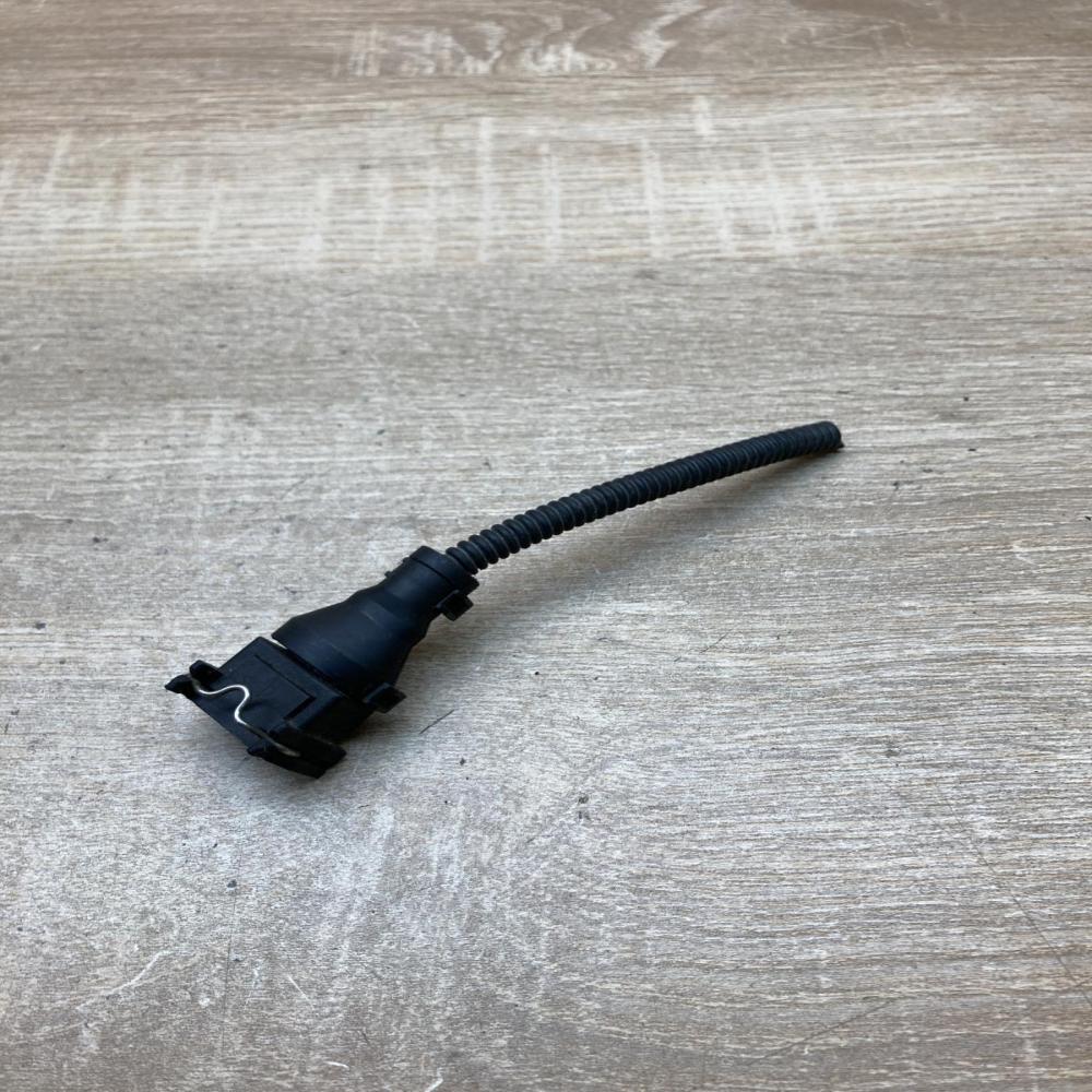1427615   Plug wire BMW 5 F10 F11
