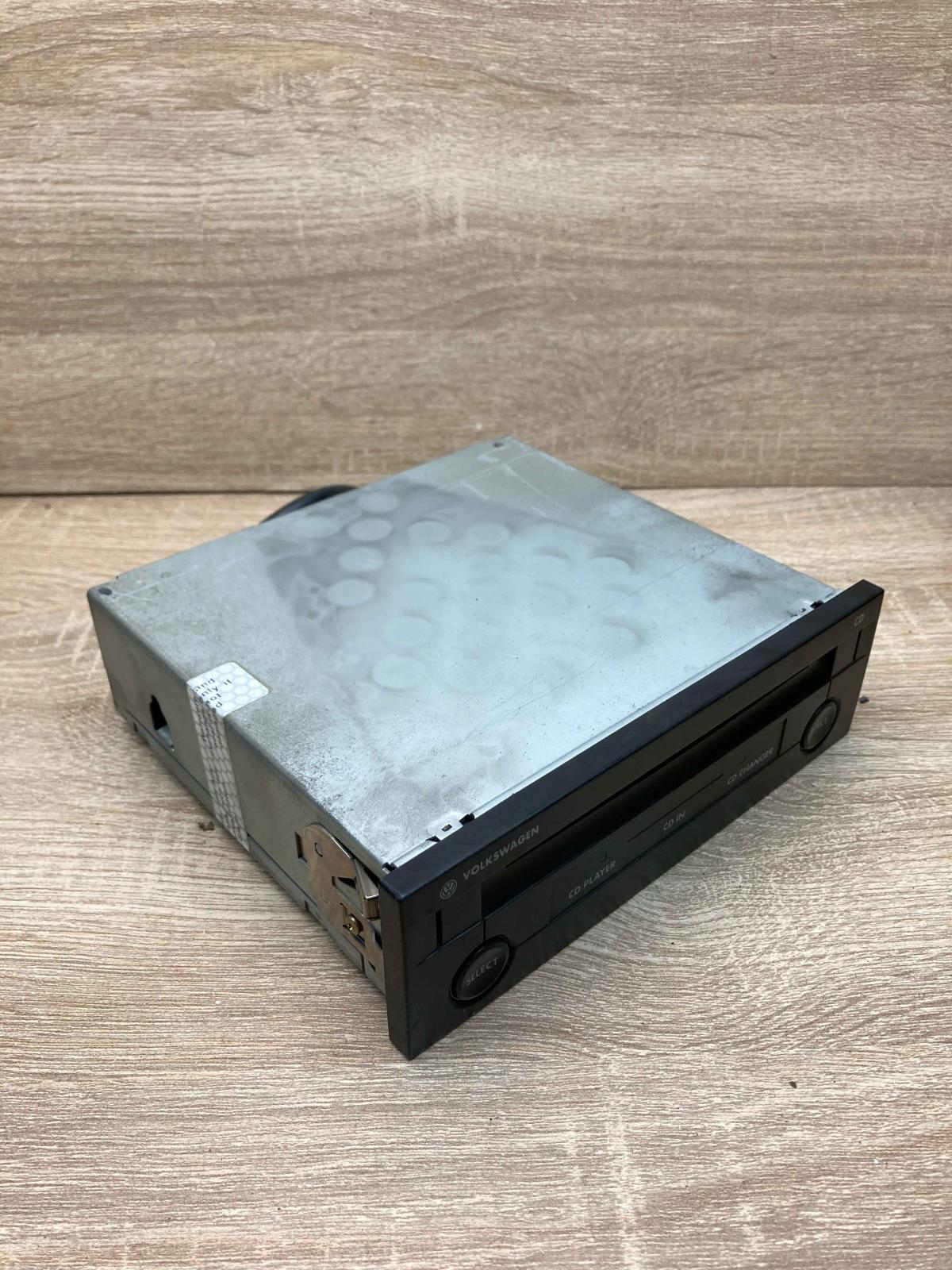 VW  CD Changer   CD/DVD changer Volkswagen PASSAT B5.5