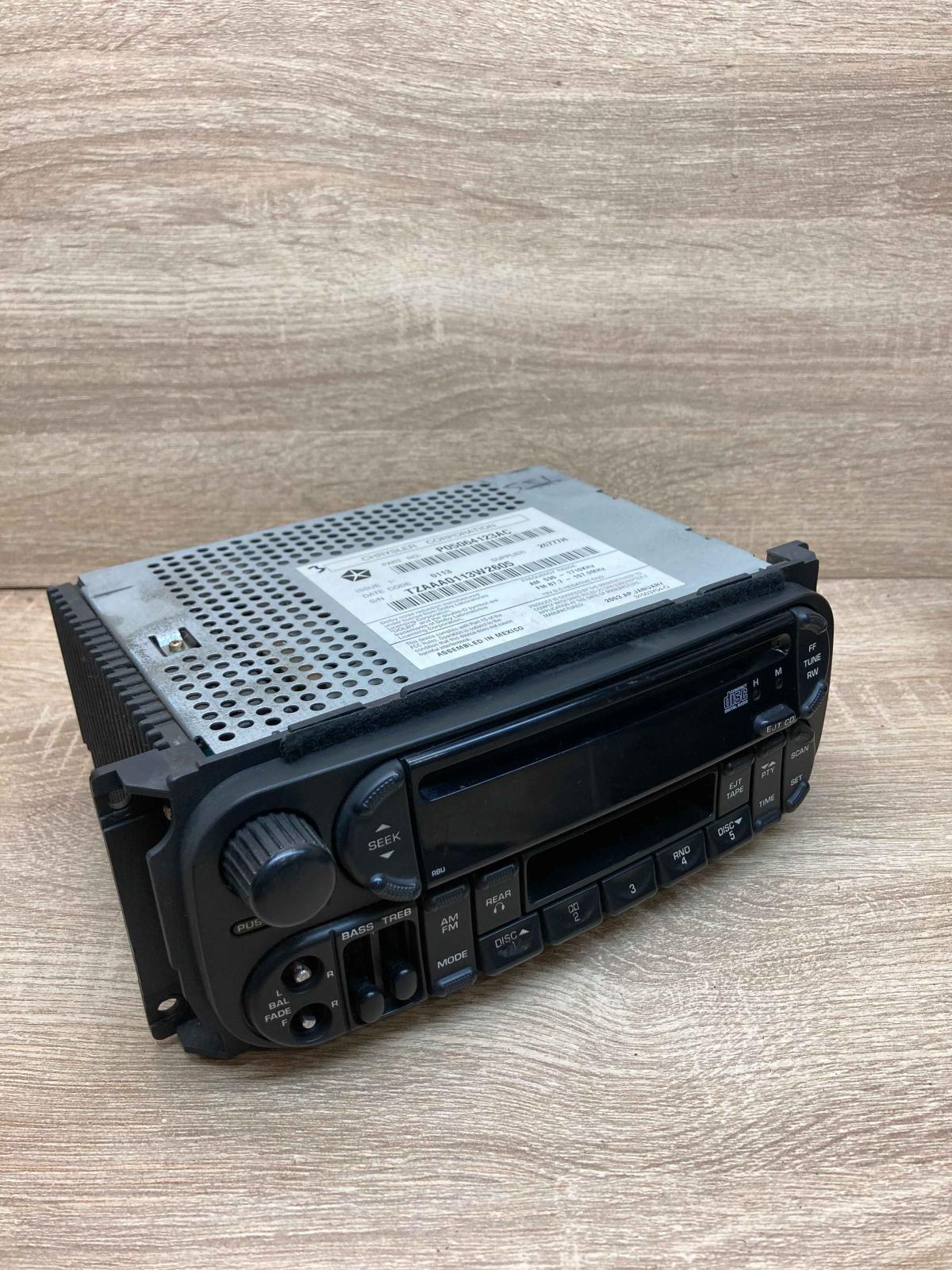 05064123AC A269ZUA126  Radio/CD/DVD/GPS head unit Chrysler Voyager