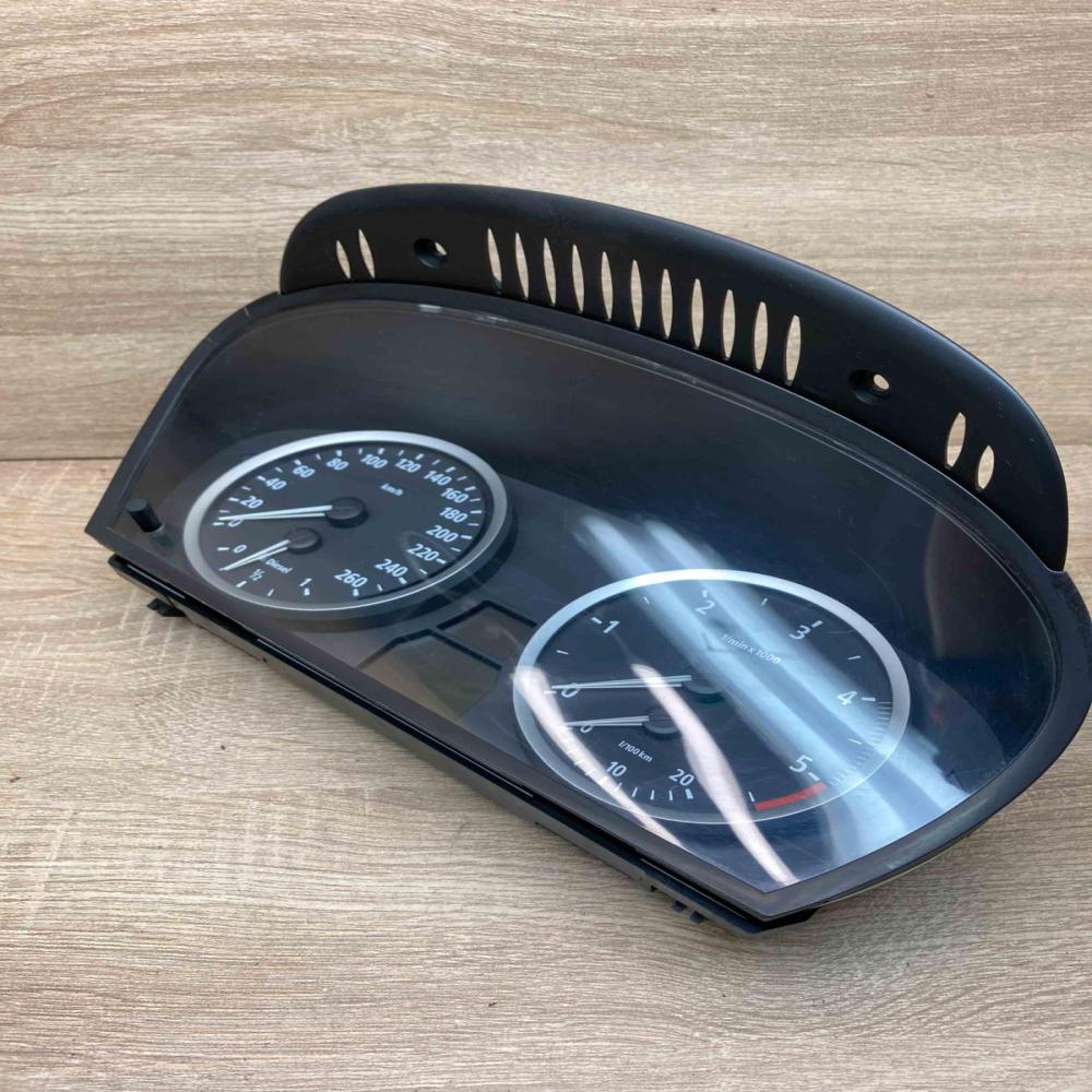6937618 110080213  Speedometer (instrument cluster) BMW 5 E60 E61