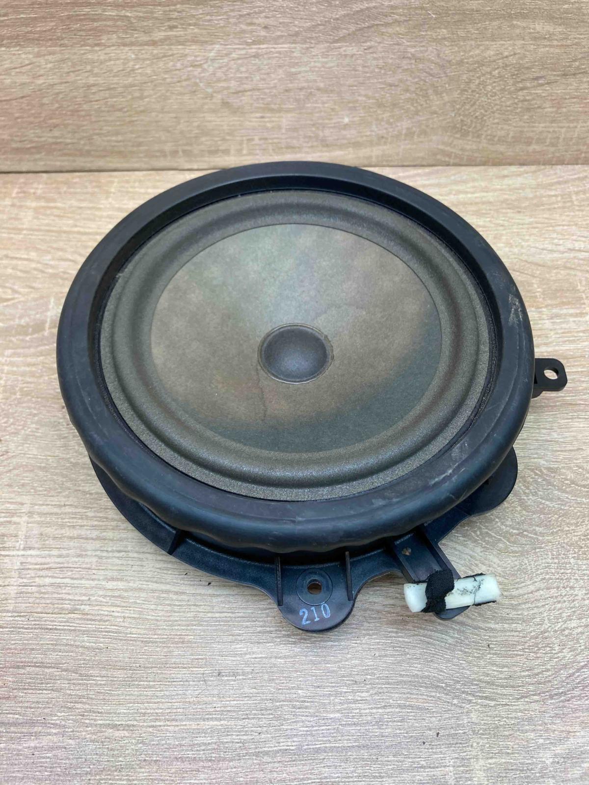 8P0035411 7606500214  Subwoofer speaker Audi A3 S3 8P