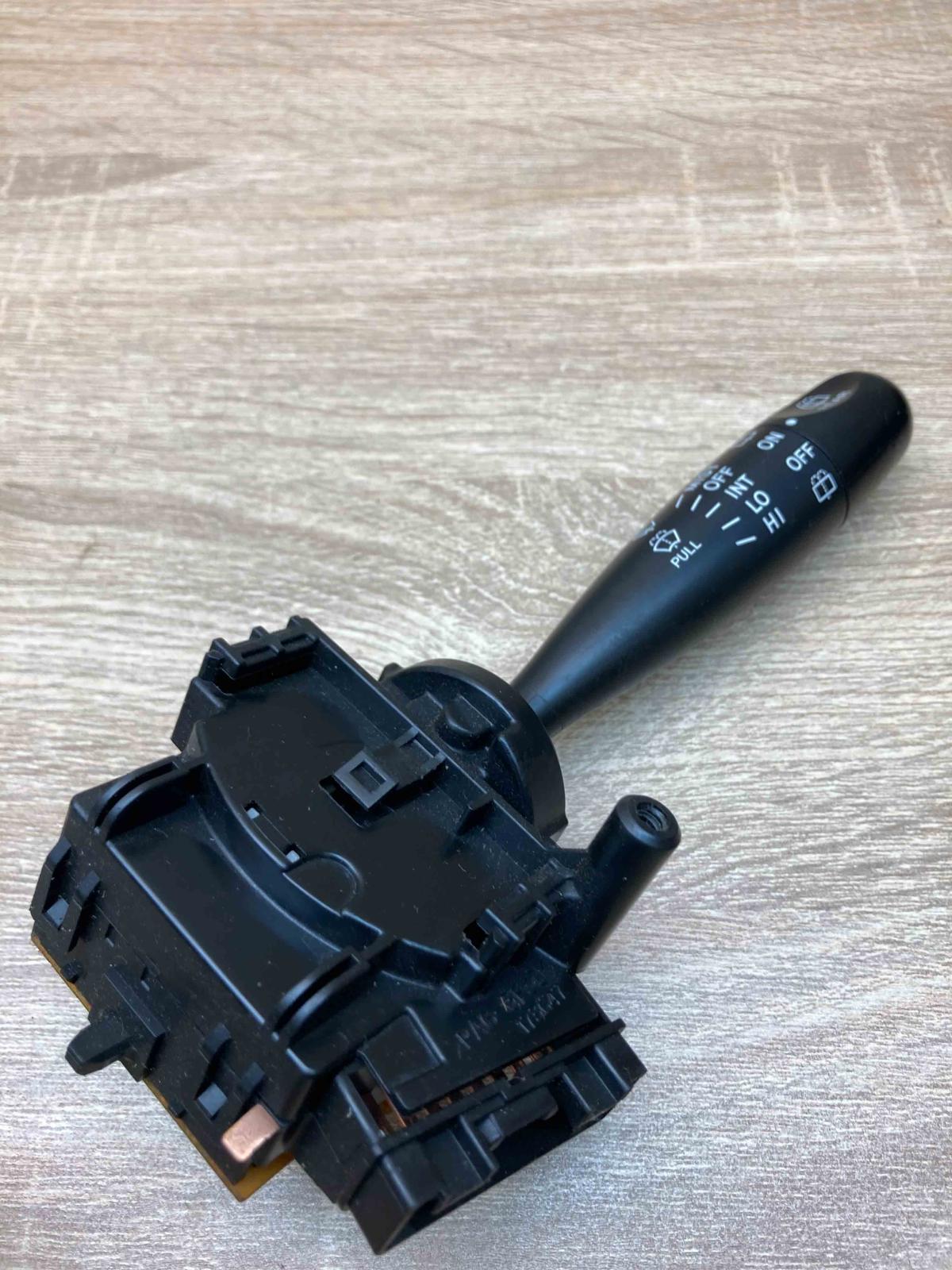 173647   Wiper control stalk Toyota Yaris Verso