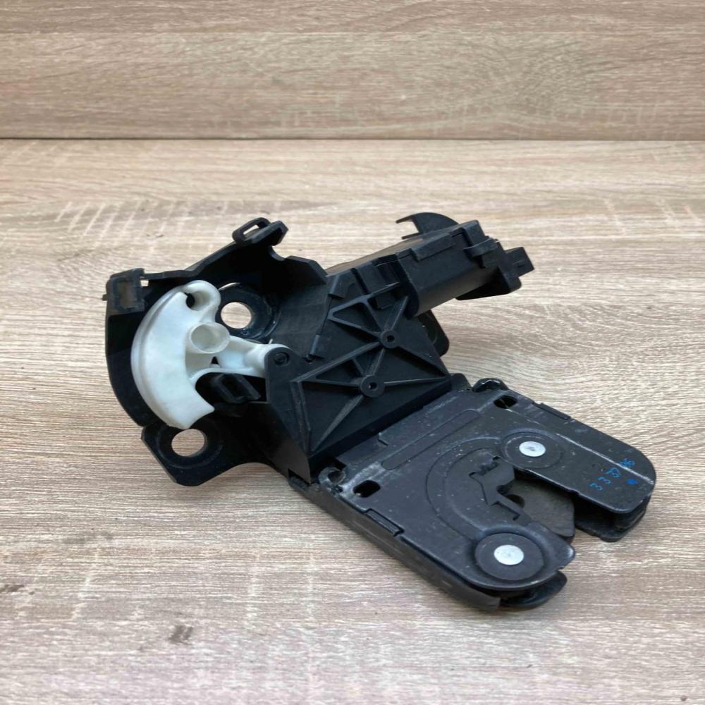 8P4827505B   Tailgate/trunk/boot lock/catch/latch Audi A3 S3 8P