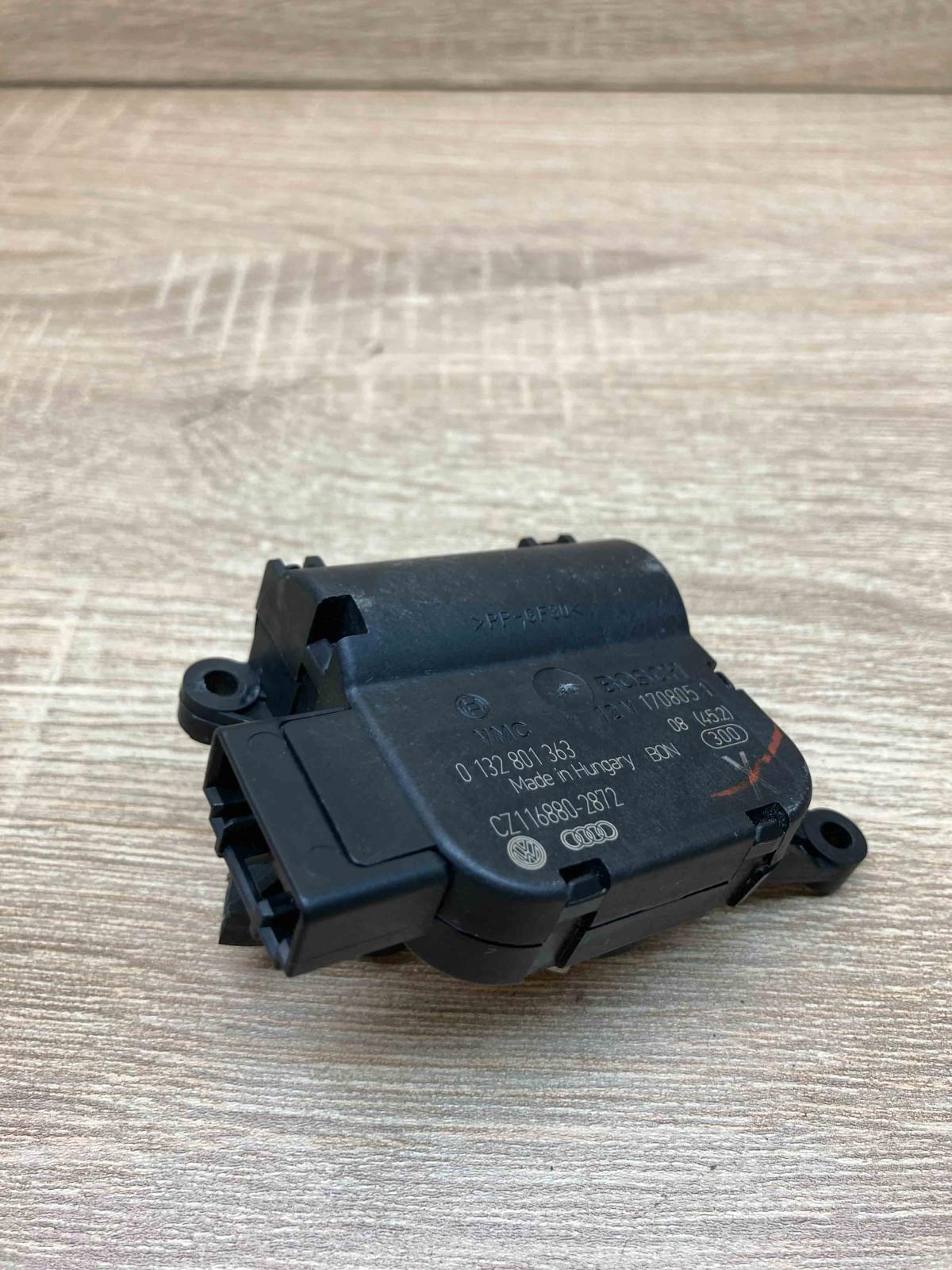 0132801363   Air flap motor/actuator Volkswagen PASSAT B6