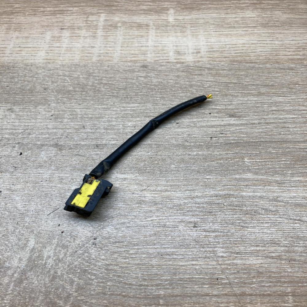 6906533 V23540 B1004  Plug wire BMW 1 E81 E87