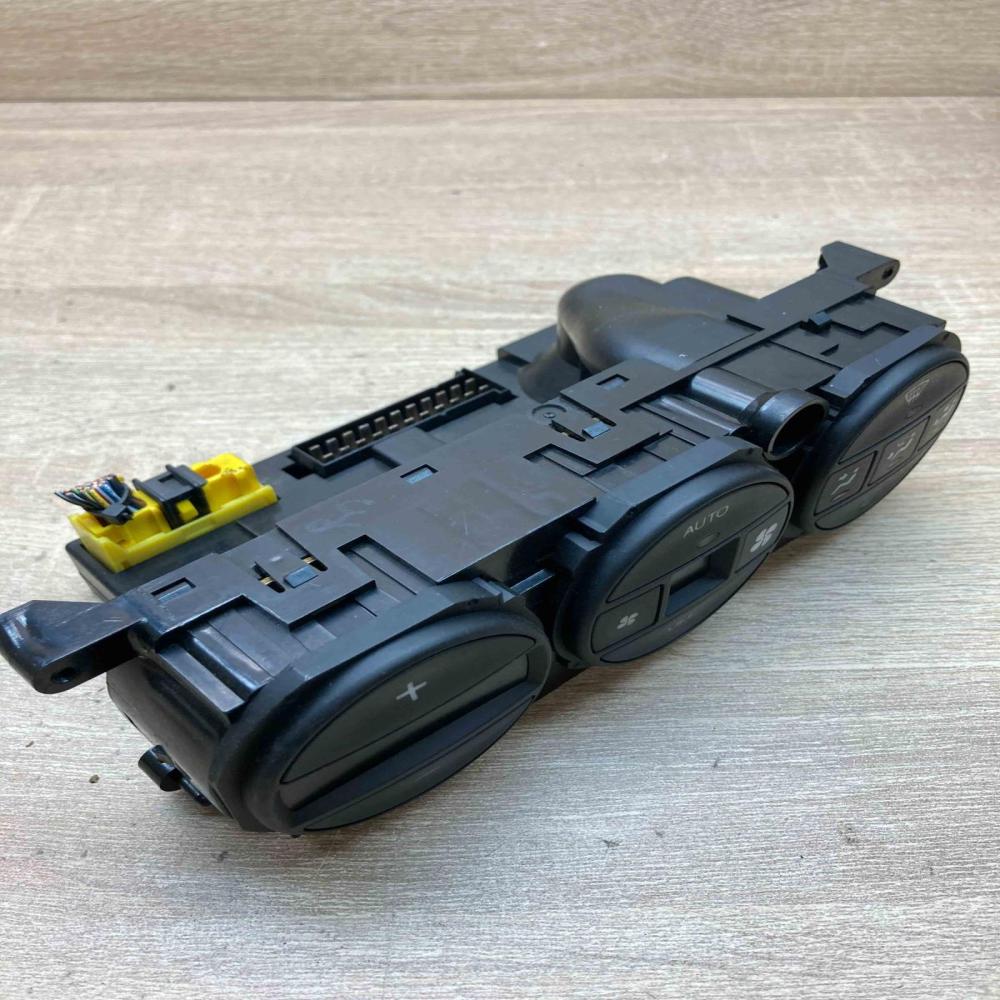 69262209 J2900ASIC  Climate control unit Opel Vectra B