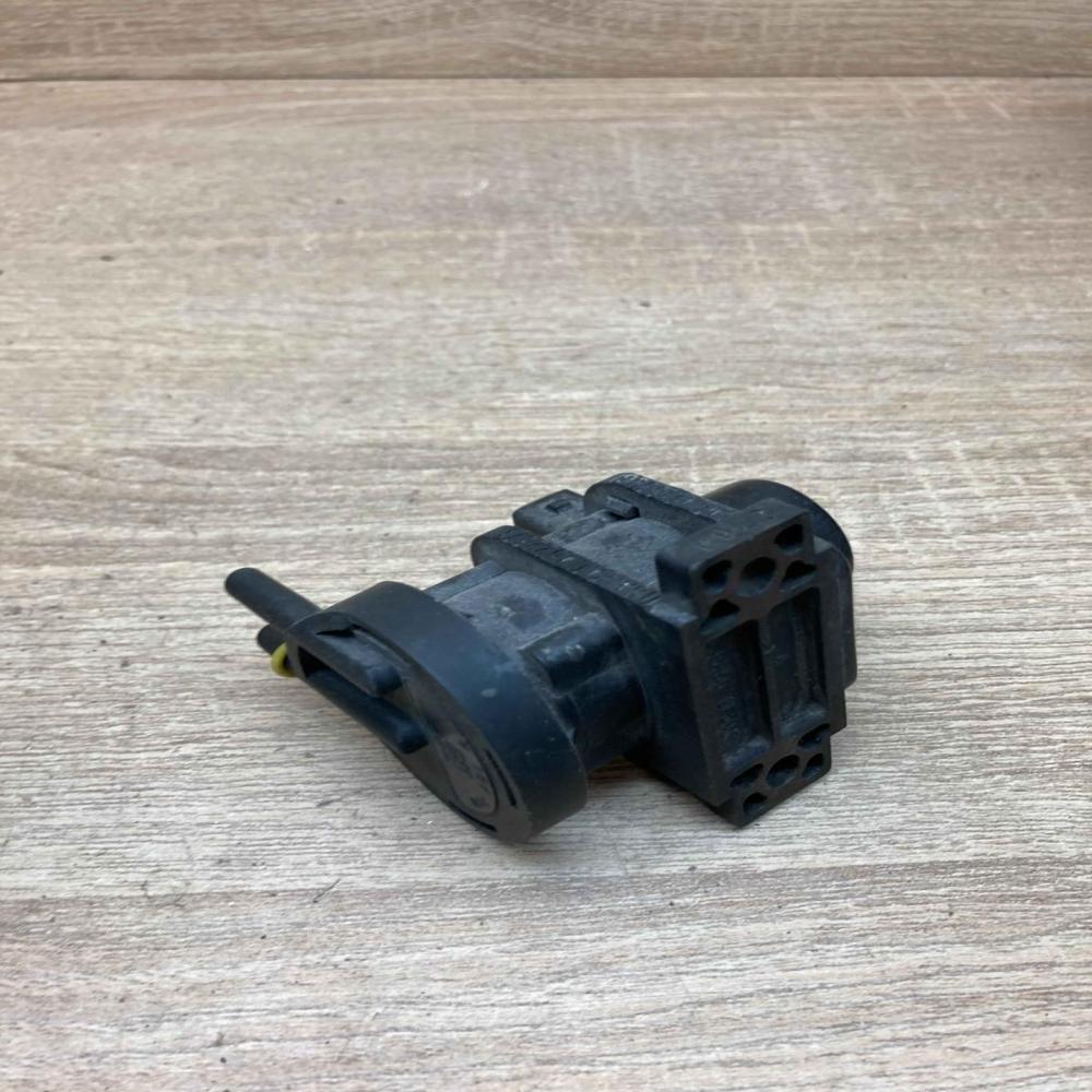 4522371 4715396  Turbo solenoid valve Opel Vectra B