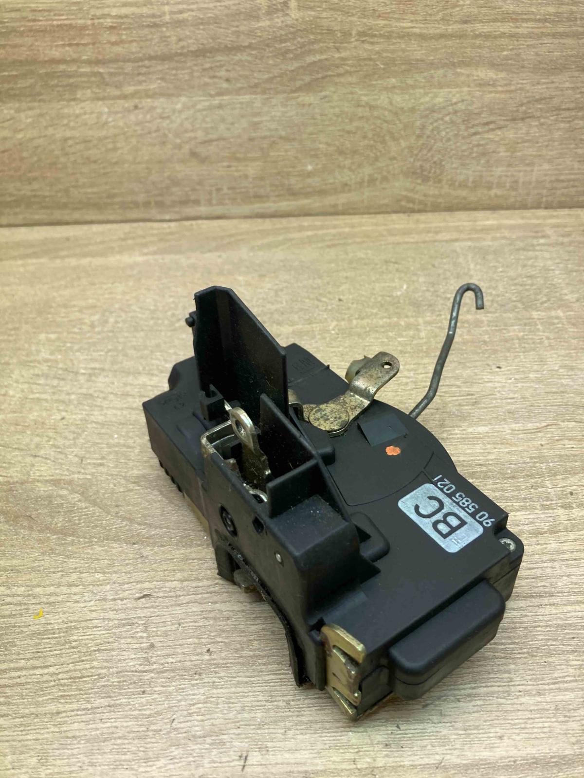 90585021  BC Front door lock Opel Vectra B