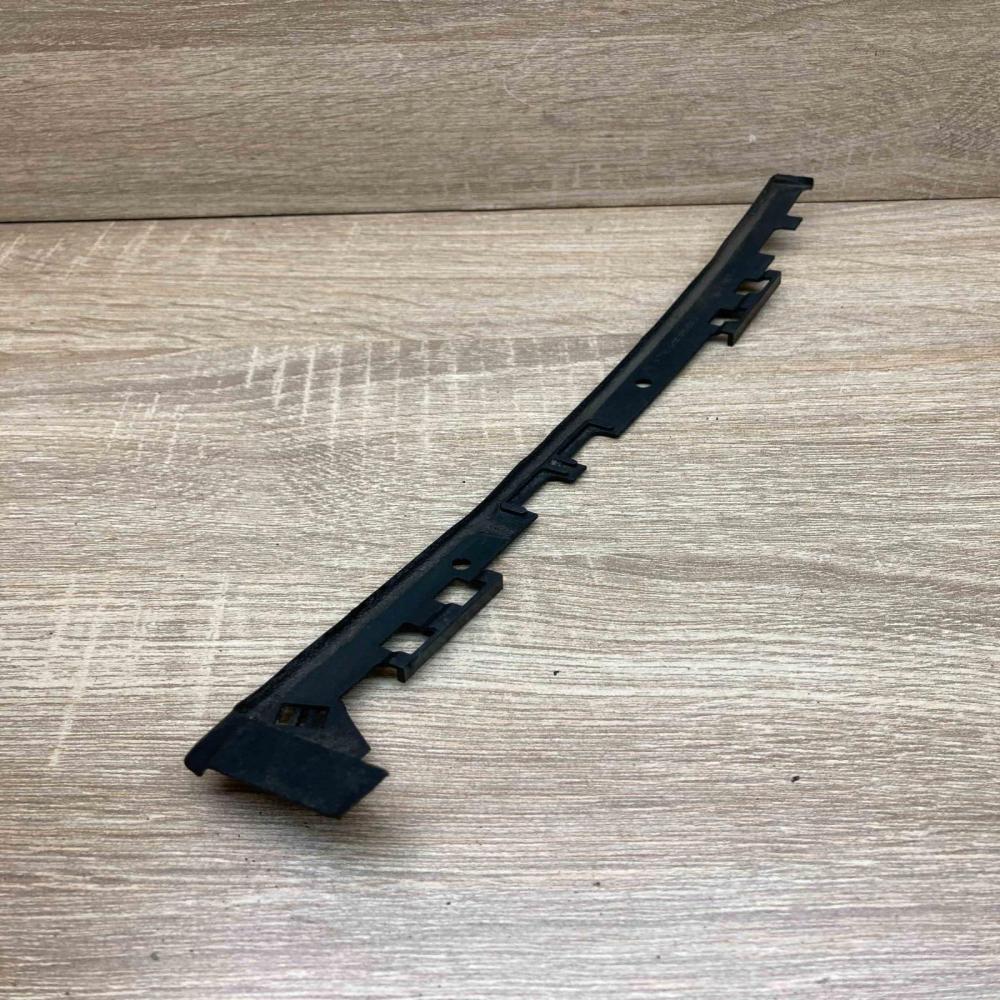 A2116980998  LH Front sill trim cover Mercedes-Benz E W211