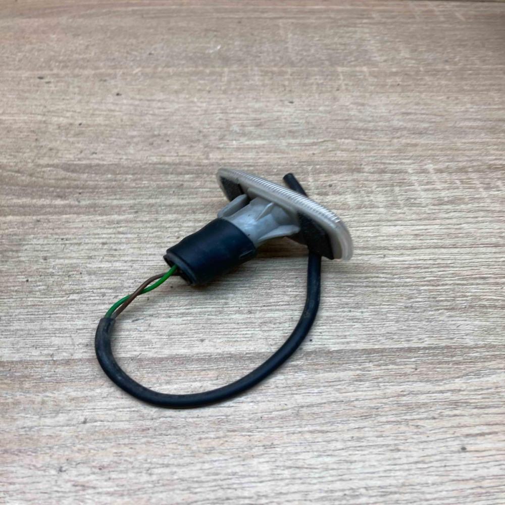 Side Repeater Blincker  With Plug Front fender indicator light Audi A6 S6 C6 4F