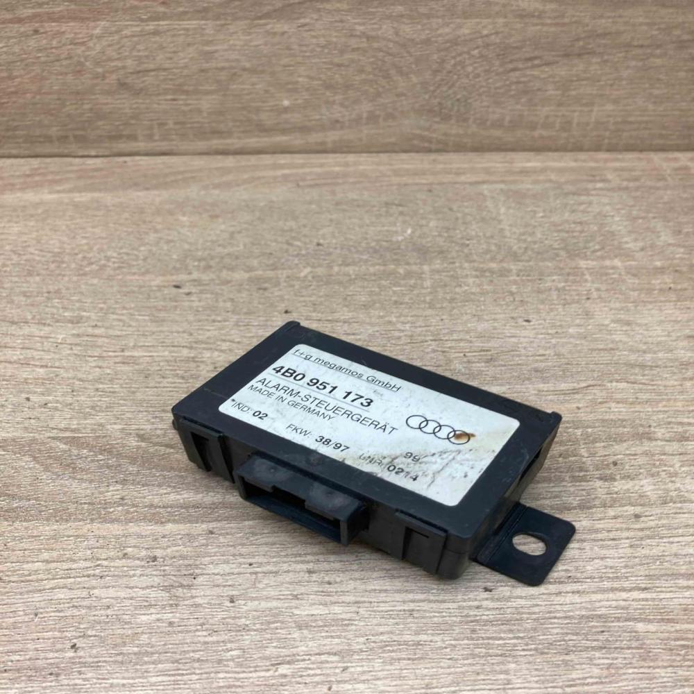 4B0951173   Alarm control unit/module Audi A4 S4 B5 8D