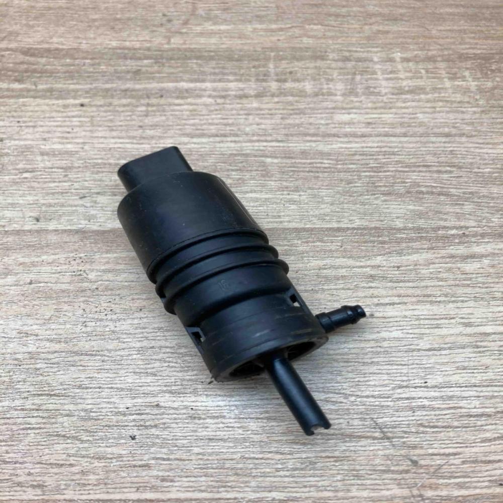 7302588 132640 11  Windscreen/windshield washer pump BMW 1 E82 E88