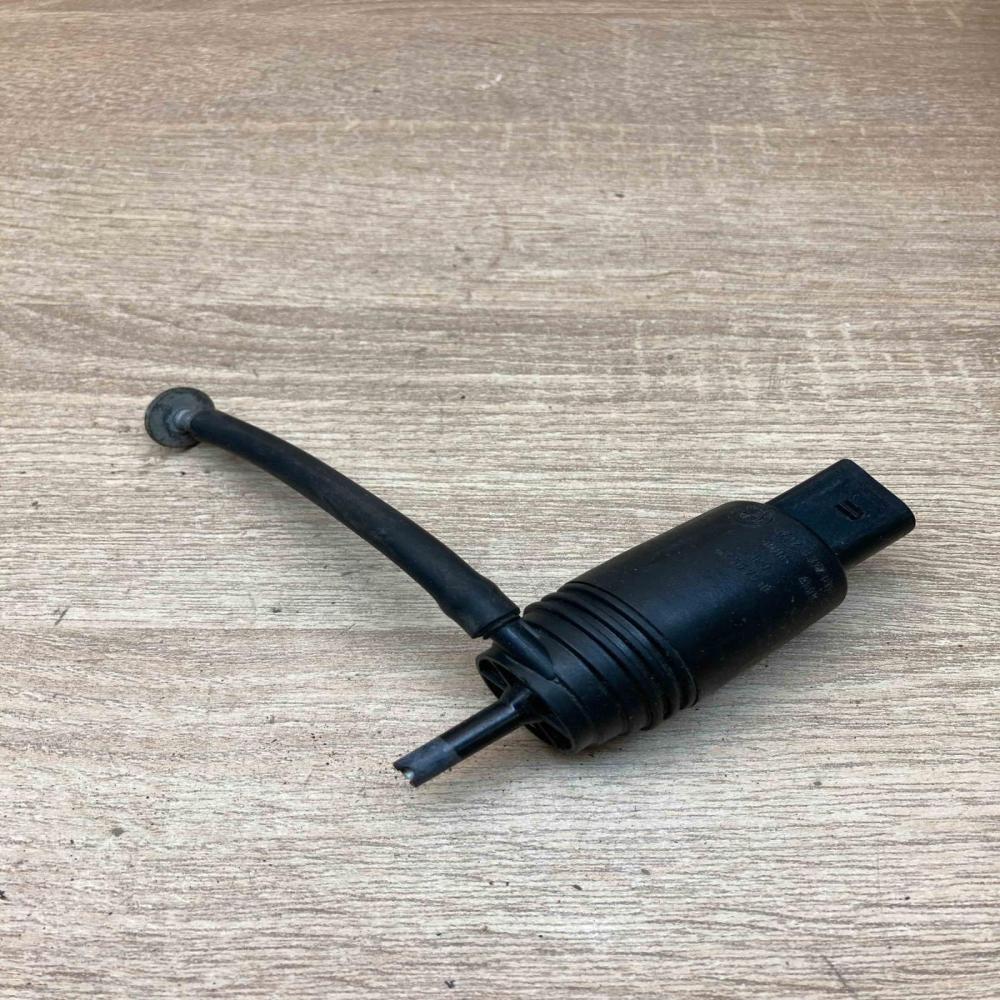 8377612 23557610  Windscreen/windshield washer pump BMW 5 E39