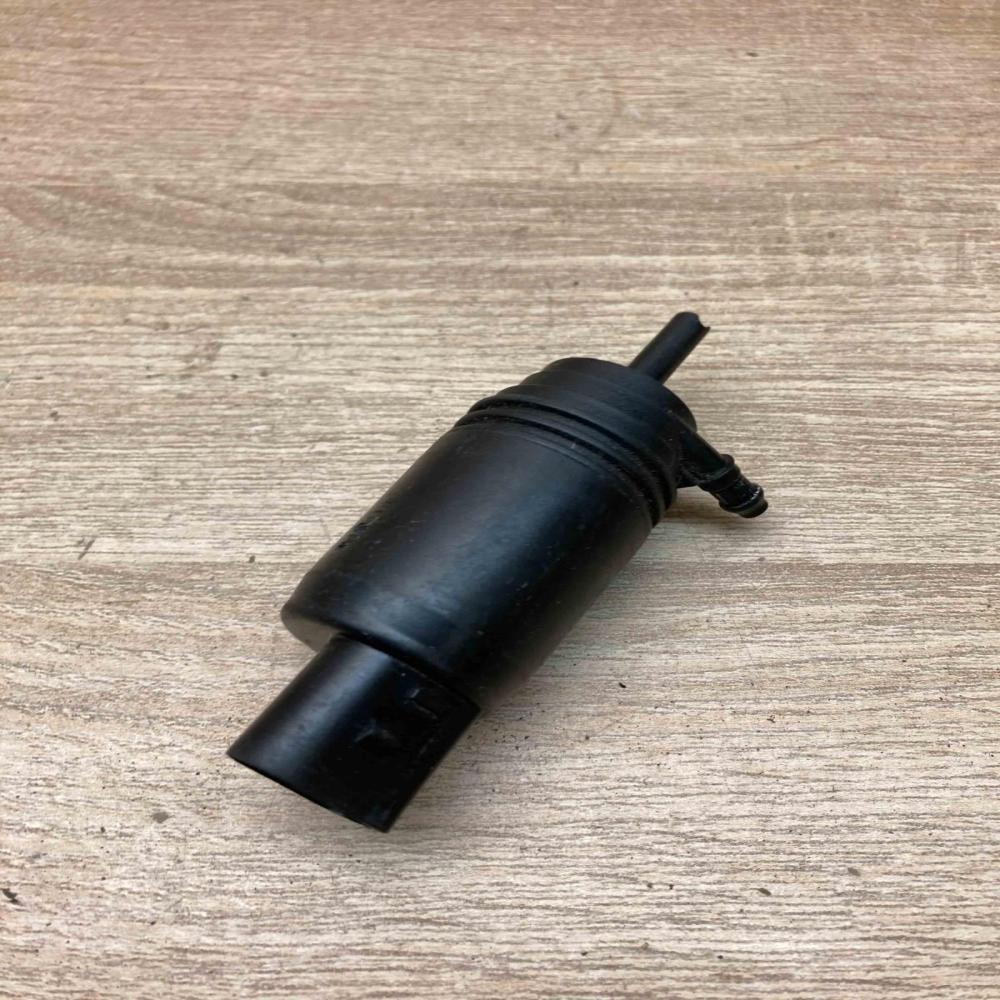 7199567   Windscreen/windshield washer pump BMW 3 E90 E91