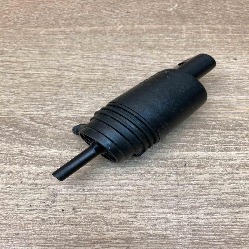 8377612   Headlight washer pump BMW 3 E90 E91
