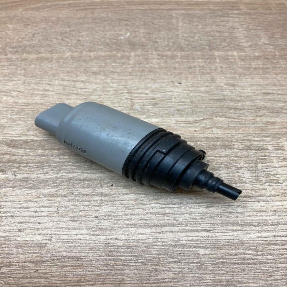 6934159   Headlight washer pump BMW 5 E60 E61