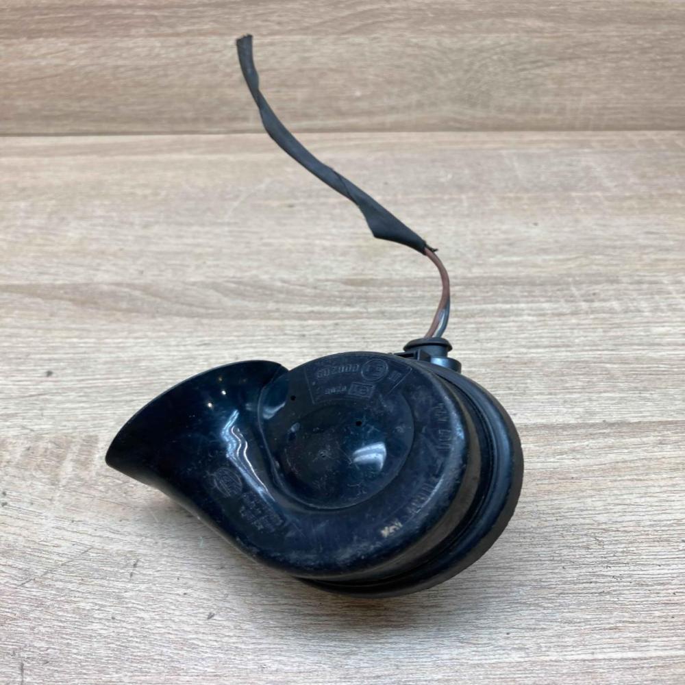 3C0951221 000209 With Plug Horn signal Volkswagen PASSAT B6