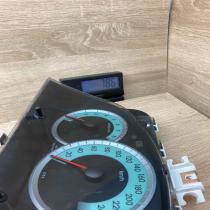 83800 0F020 L MB257420 3649 KMH Speedometer (instrument cluster) Toyota Corolla