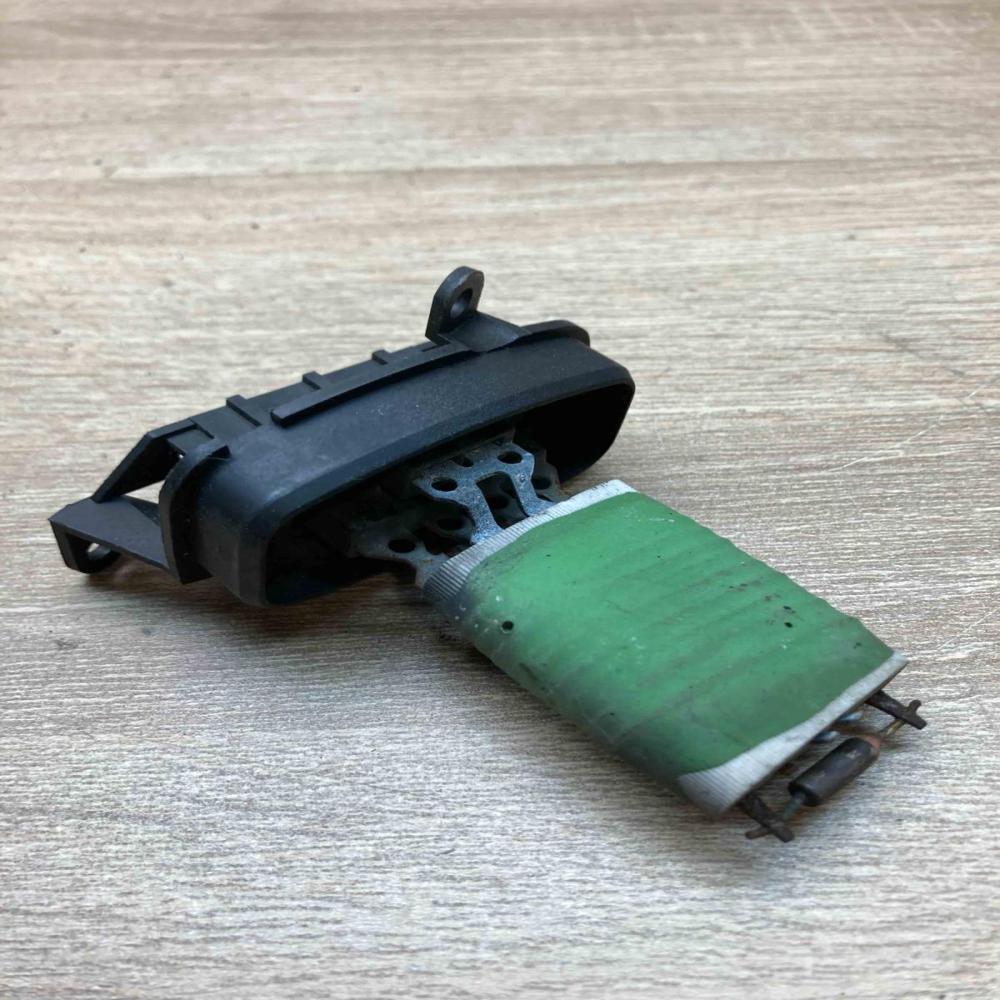 X19133282S   Heater blower motor/fan resistor Mercedes-Benz Vito Viano W638