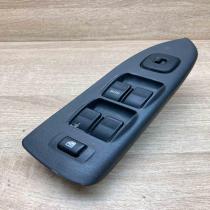 176 3T81   Electric window control switch Mazda MPV