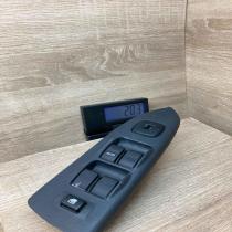 176 3T81   Electric window control switch Mazda MPV