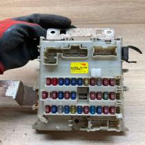 24350 4U100 0323001  Fuse module Nissan Almera Tino