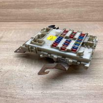 24350 4U100 0323001  Fuse module Nissan Almera Tino