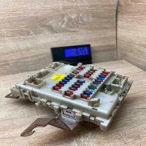 24350 4U100 0323001  Fuse module Nissan Almera Tino