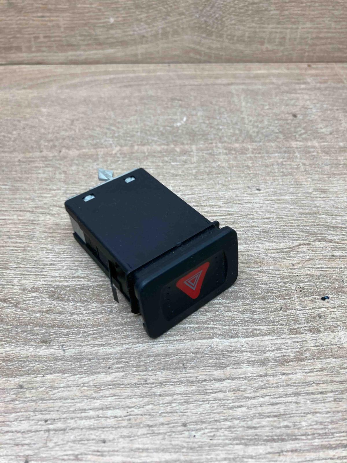 1J0953235A 1J0953235B  Hazard light switch Volkswagen Golf IV