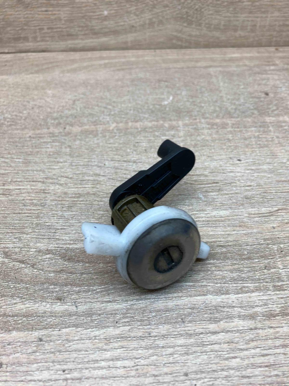 7700838541 500375  Front door lock Renault Scenic I