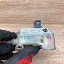 3B5827061C 3B0959781D  Central locking motor Volkswagen PASSAT B5.5