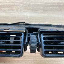 Avensis MK1 Air Vent   Dash center air vent grill Toyota Avensis T220