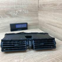 Avensis MK1 Air Vent   Dash center air vent grill Toyota Avensis T220